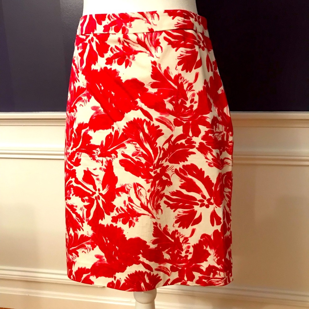 Pencil skirt with back slit